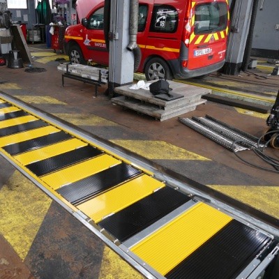 Installation of four inspection pit covers in the Paris fire station